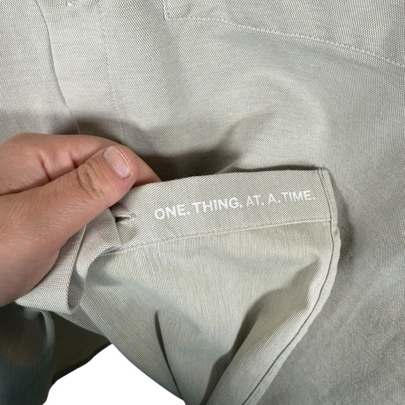 Lululemon Men’s Commission Button Down Shirt in Grey Size M/L - Picture 6 of 8